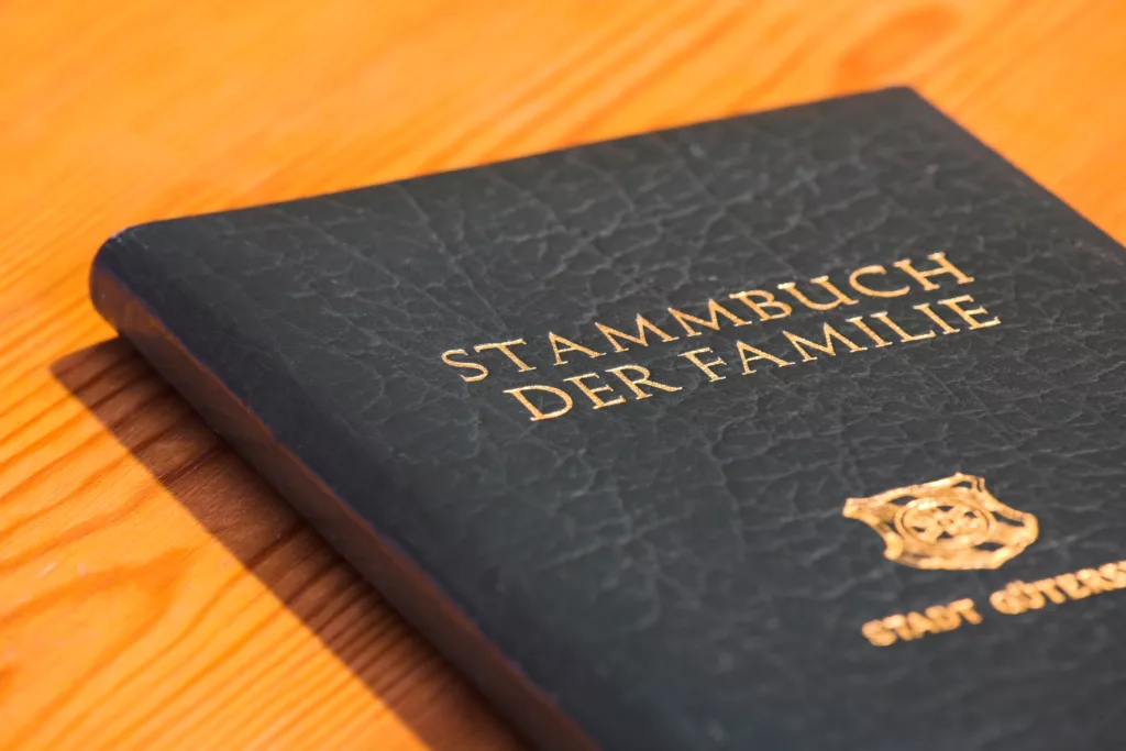 Das Familienstammbuch hilft Ihnen, Ihre Unterlagen übersichtlich aufzubewahren.