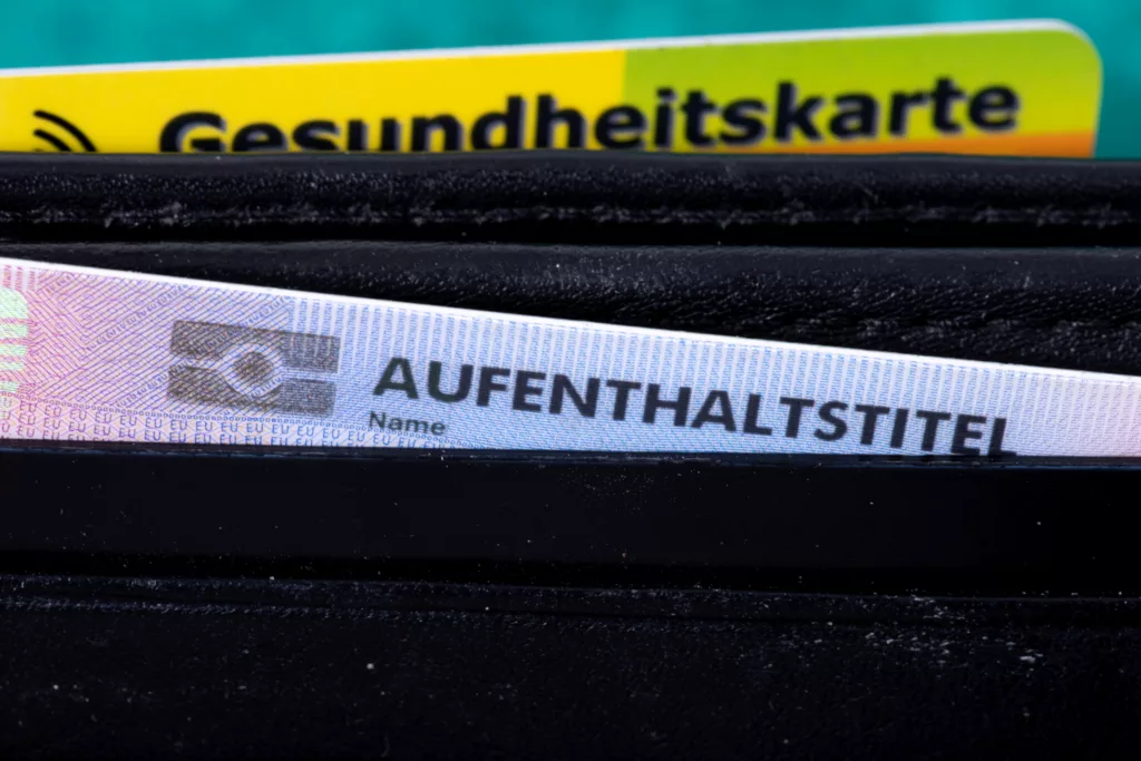 Der elektronische Aufenthaltstitel erleichtert Behördengänge und ermöglicht digitale Funktionen.