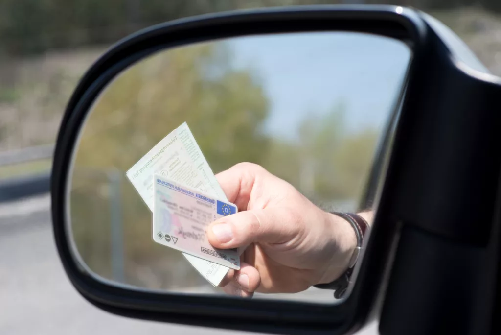 Einen Nicht-EU Führerschein müssen Sie innerhalb von 6 Monaten umschreiben.