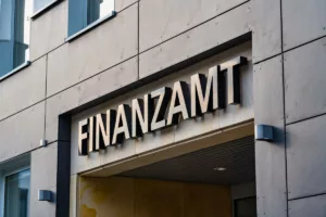 Über 160 Finanzämter in Deutschland bieten Kontaktmöglichkeiten an