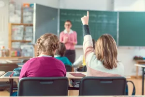 Mit dem Schulbezirkswechsel die Schule des Kindes wechseln